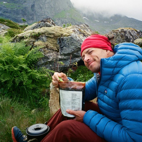 @alexis.lizzi's instagram image of Patagonia Men's Down Sweater Hoody Clement Blue L