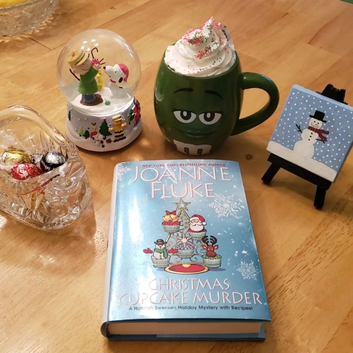 user image by @tralovesbooks, Christmas Cupcake Murder - (Hannah Swensen Mystery) by Joanne Fluke