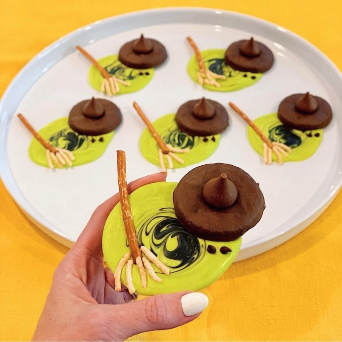 user image by @rosiemaxhimer, Keebler Fudge Stripes Cookies