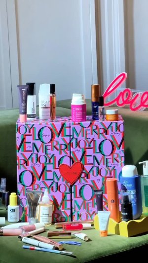 @spacenk’s instagram video of Space NK Beauty Advent Calendar