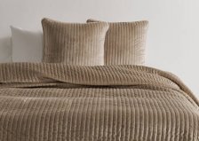 Shop Couvre-lit en velours Bacall champagne and more
