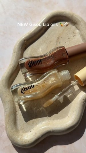 @spacenk&rsquo;s instagram video of Gisou Honey Infused Lip Oil,Gisou Honey Infused Lip Oil
