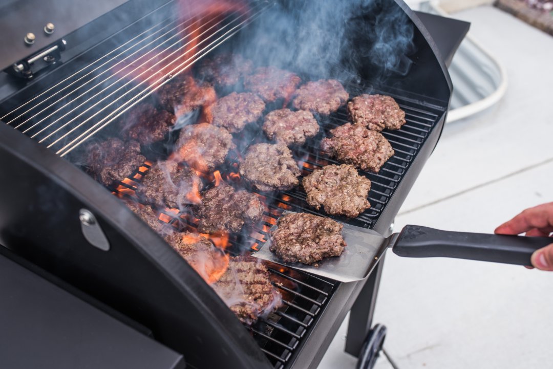 Cooking hamburgers on a pellet clearance grill