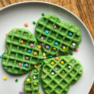 Dash Shamrock Mini Waffle Maker, Green