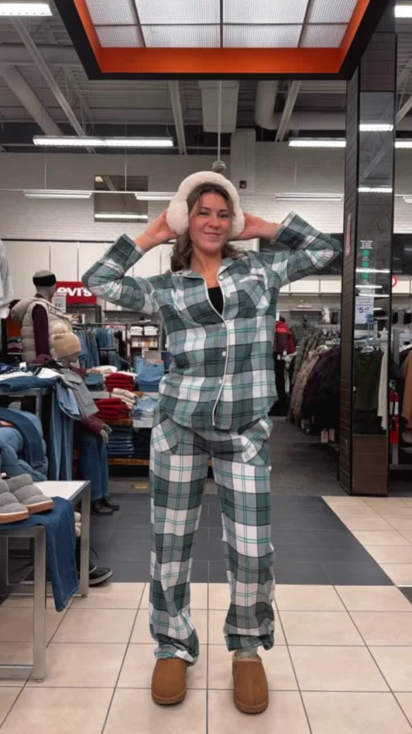 markscanada's facebook video of s_3243_ab19db0cf752139b2b18933a5da7bd01974449ce391eb3f5c9b60c5ef⁠...
